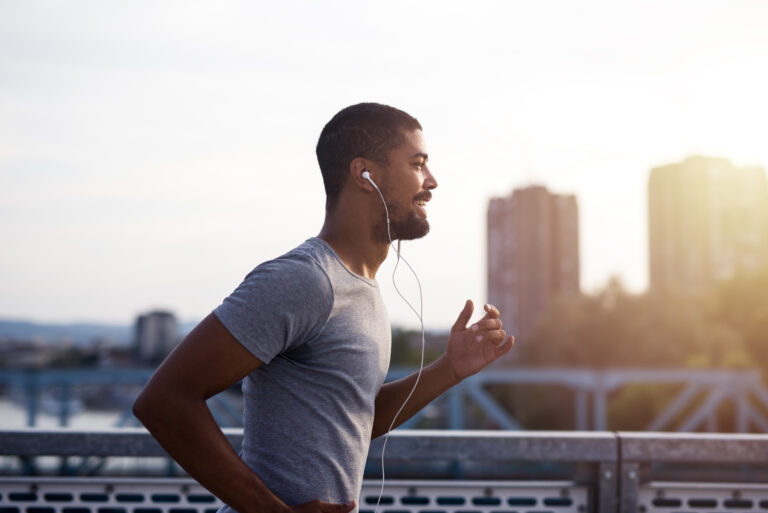 Caminhada como exercício: os benefícios comprovados e o plano para começar do zero